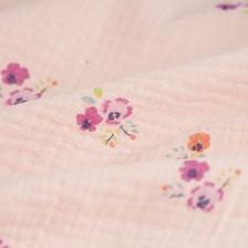 Tissu double gaze bouquet rose offre à 13,99€ sur Mondial Tissus