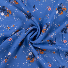 Tissu voile viscose bleu bouquet de fleur offre à 5€ sur Mondial Tissus