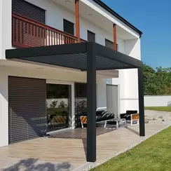 DESTOCKAGE - Pergola bioclimatique motorisée Adossée - MOOREA - L. 3300 x A. 3062 - Gris offre à 7559,57€ sur Mister Menuiserie