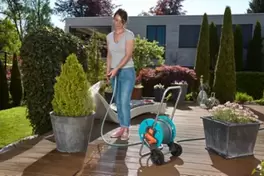 Gardena - Dévidoir sur roues CleverRoll M équipé 25m: le meilleur choix pour arroser votre jardin avec une promo exclusive et des caractéristiques pratiques !