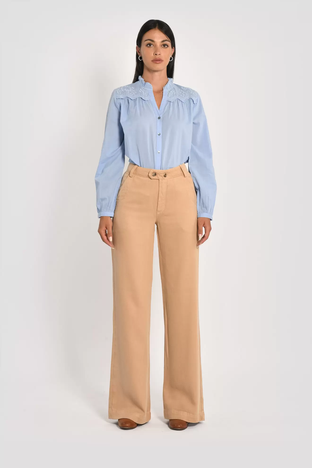 PANTALON LARGE TENCEL SUN BEIGE offre à 65,4€ sur Kookai