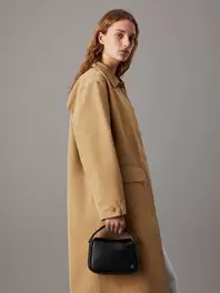 Petit sac à main offre à 53€ sur Calvin Klein