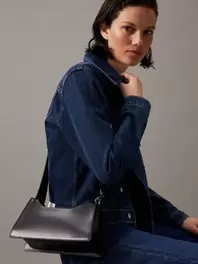 Sac bandoulière offre à 59€ sur Calvin Klein