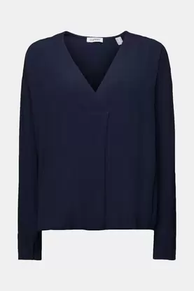 Blouse en crêpe à encolure en V offre à 24,99€ sur Esprit