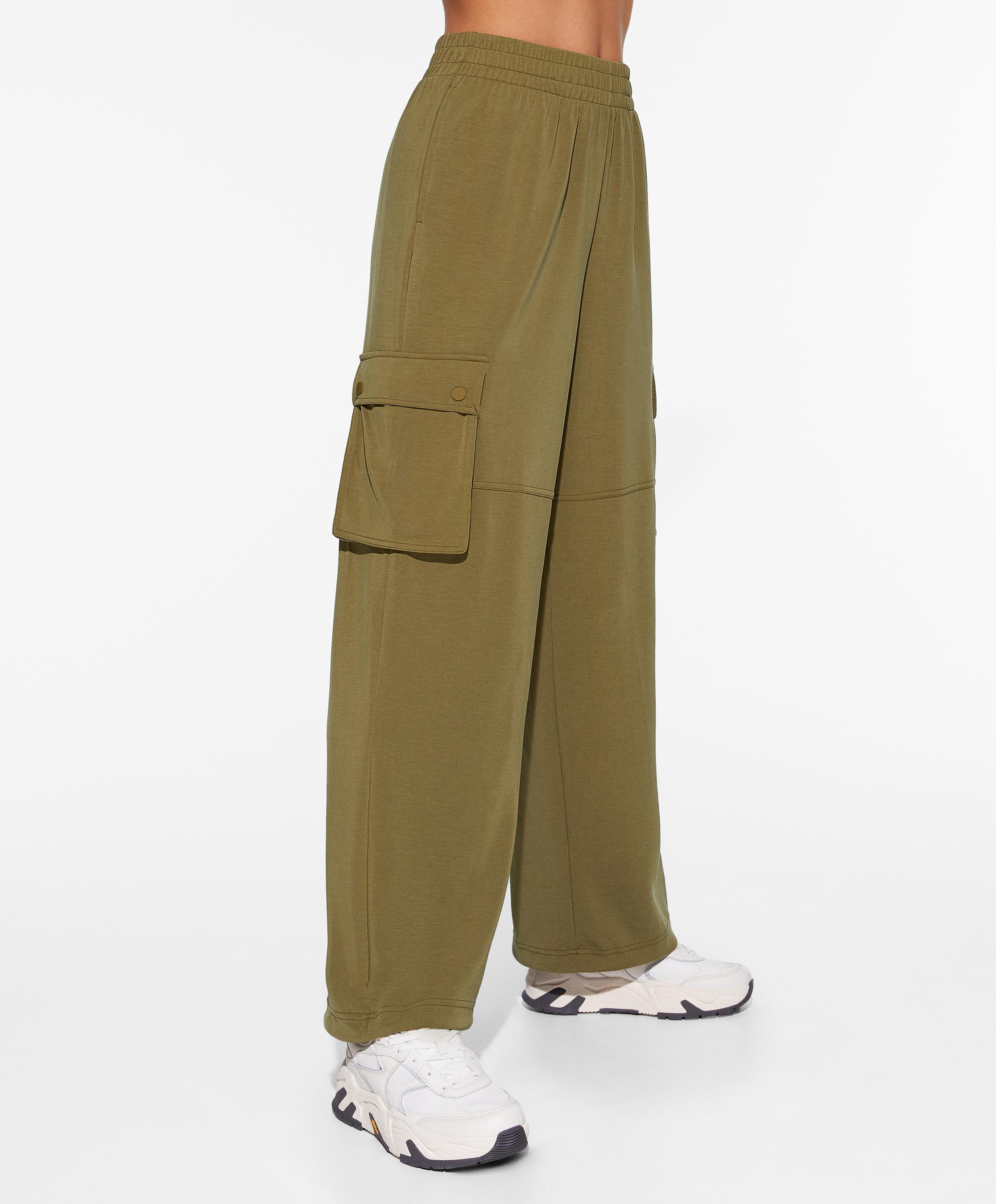 Pantalon cargo avec modal offre à 49,99€ sur Oysho