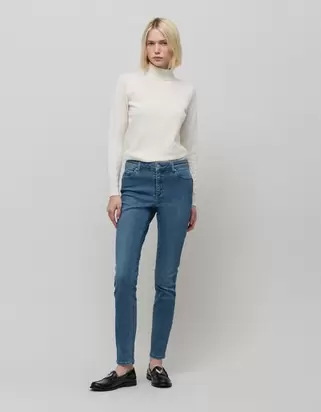 Jean slim bleu powerstretch sculpt up clous offre à 135€ sur IKKS