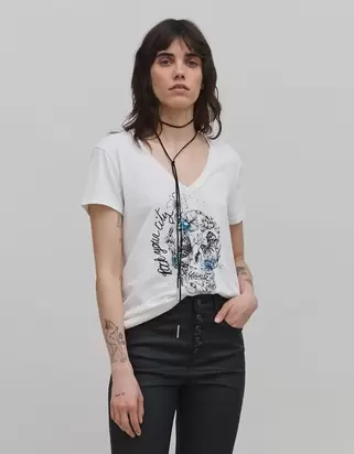 Tee-shirt blanc cassé tête de mort et broderie offre à 55€ sur IKKS