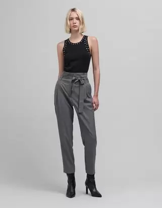 Pantalon carotte gris motif chevrons 7/8e offre à 72,5€ sur IKKS