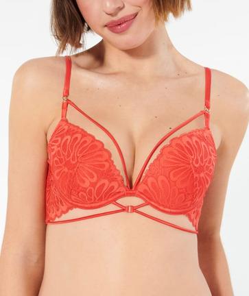 Craquez pour notre soutien-gorge push-up PAMPAIZ. Sa dentelle florale en guise de motif et ses surpi             ...                             Voir plus