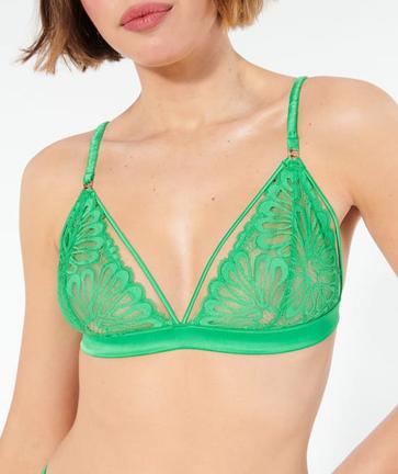 Craquez pour notre soutien-gorge triangle PAMPAIZ. Sa dentelle florale en guise de motif et ses surp             ...                             Voir plus