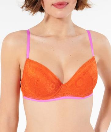 Laissez-vous séduire par ce soutien-gorge REVOLTIZ. Conçu en dentelle florale, une matière très glam             ...                             Voir plus