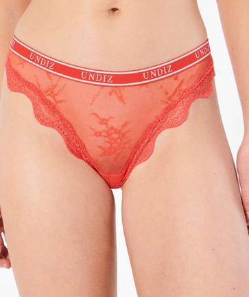 Découvrez notre string LOVESPELLIZ framboise. Un mélange de mode et de glamour avec sa bordure élast             ...                             Voir plus