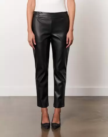 Pantalon 7/8 fuselé uni noir femme offre à 64,99€ sur Jacqueline Riu