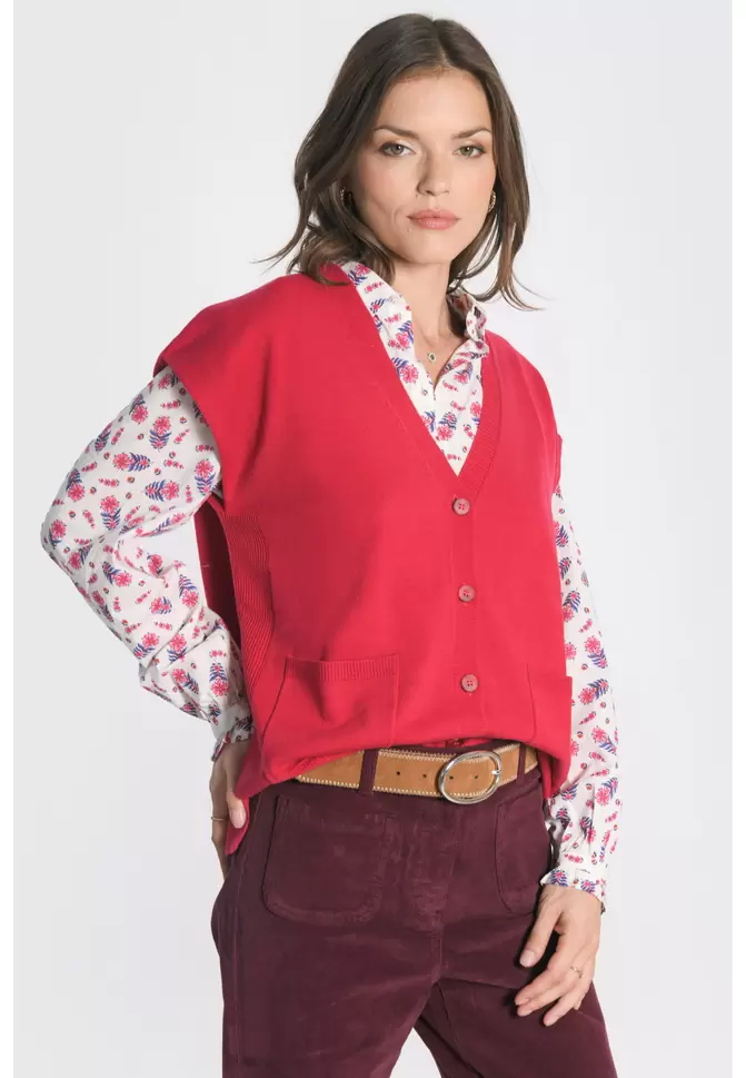 NICE - GILET SANS MANCHES - CERISE offre à 55,3€ sur Antonelle