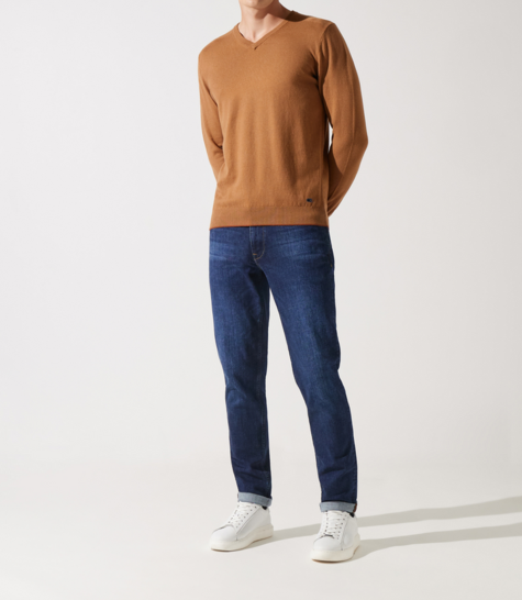 Pull col v rayé camel offre à 55,99€ sur Izac