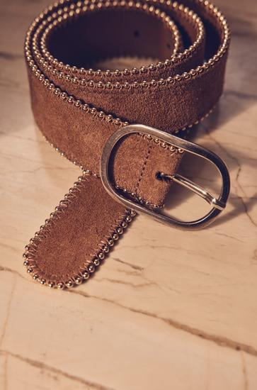 découvrez ou redécouvrez la belle ceinture en cuir velours jasmine et ses détails irrésistibles.pour             ...                             voir plus