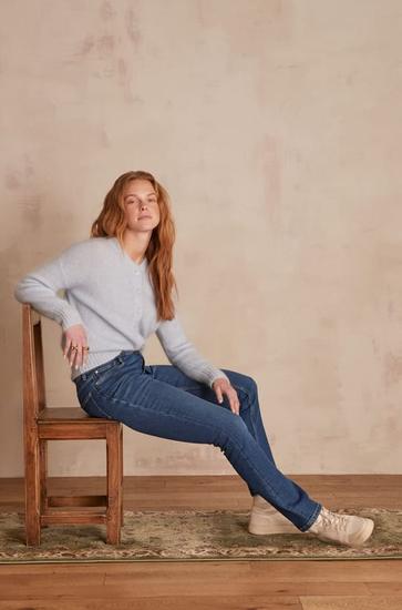 WECARE : Ce jean est confectionné en coton biologique. Cultivé sans produits de synthèse et garanti              ...                             Voir plus