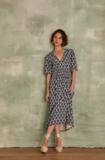 WE CARE : Cette robe est confectionnée à partir de viscose responsable.  Découvrez la très féminine             ...                             Voir plus