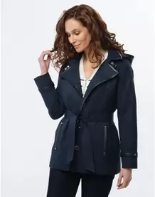 Trench court bleu marine offre à 149,95€ sur Christine Laure