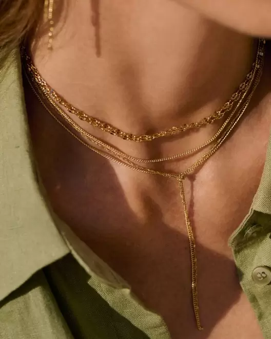 Collier mi-long NEBET Doré offre à 69€ sur Agatha