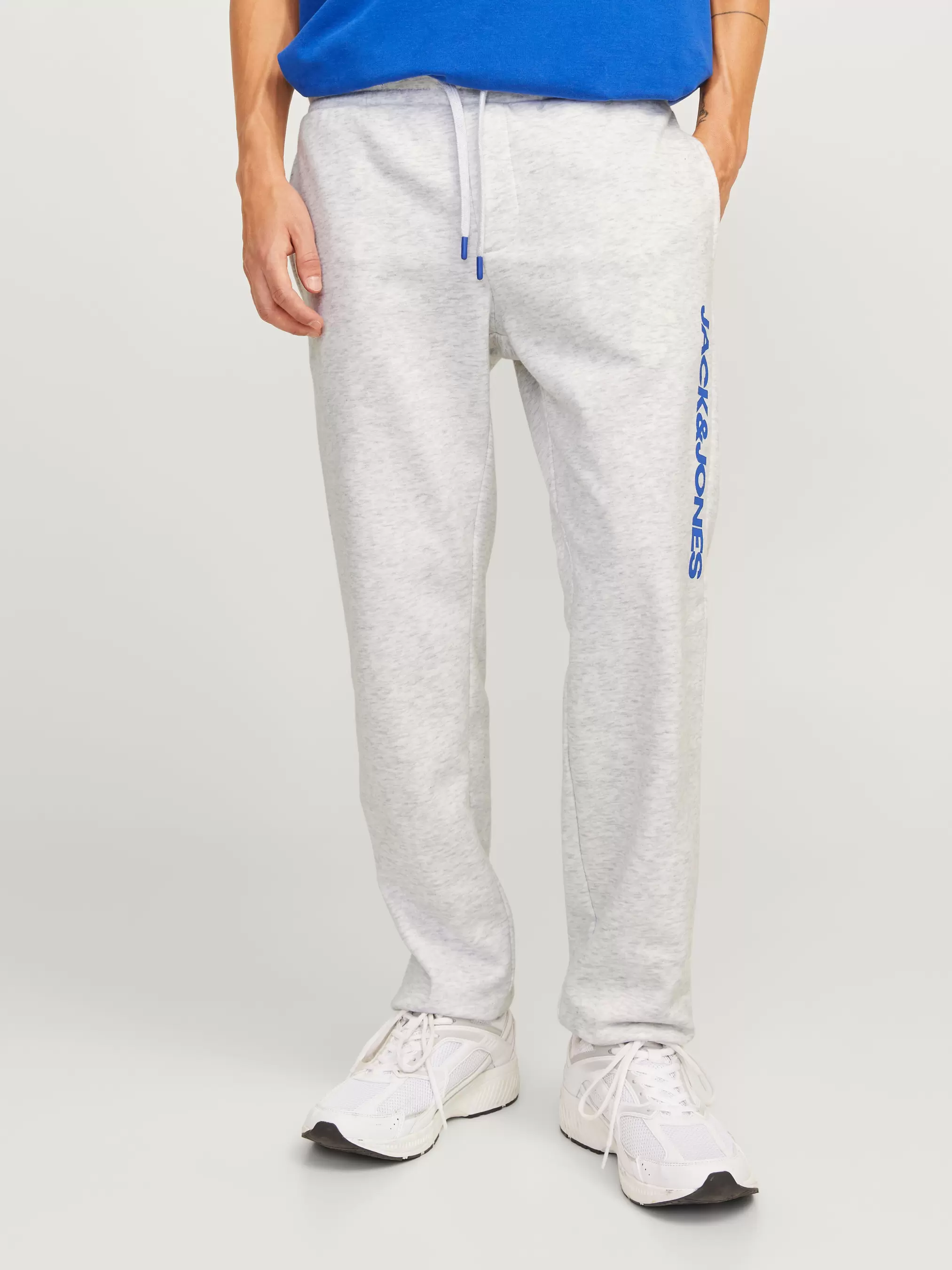 Pantalon de survêtement Regular Fit offre à 23,99€ sur Jack & Jones