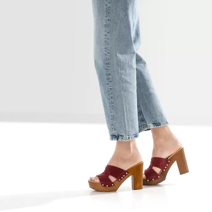 Mule à talon TEXTO bordeaux en cuir velours offre à 69,99€ sur Texto