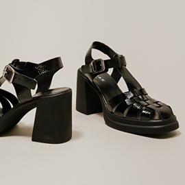 sandales à talons et bouts carrés en vernis noir