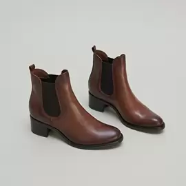 Bottines à talons en cuir cognac offre à 155€ sur Jonak