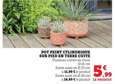 Pot Peint Cylindrique Sur Pied En Terre Cuite offre à 5,99€ sur Hyper U