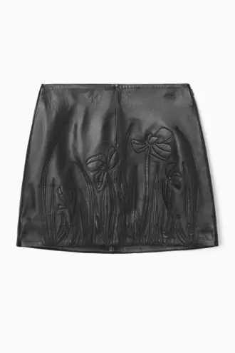 APPLIQUÉD LEATHER MINI SKIRT offre à 175€ sur COS