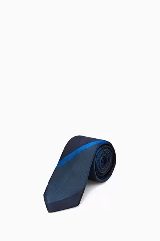 STRIPED PURE SILK TIE offre à 34,5€ sur COS