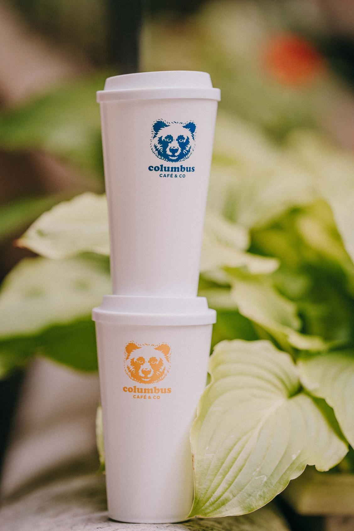 Eco-cup réutilisable blanche & bleu offre à 3€ sur Columbus Café