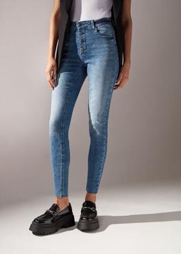 Jeans super skinny à boutons offre à 29,95€ sur Calzedonia
