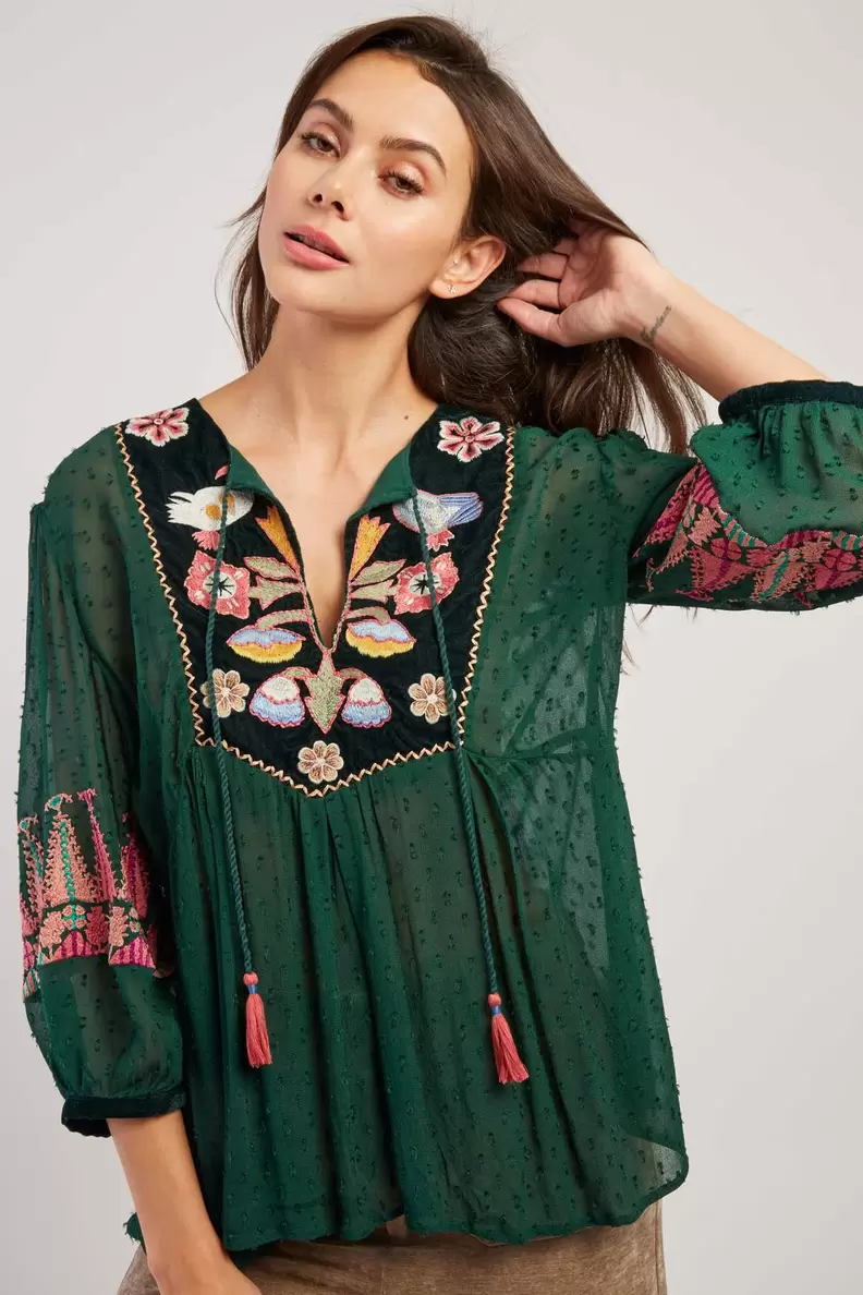 Blouse unie brodée manches 3/4 HALVA offre à 109€ sur René Derhy