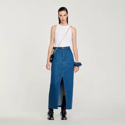 Jupe longue en jean strassé offre à 245€ sur Sandro