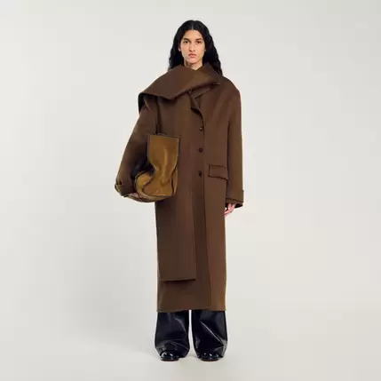 Manteau écharpe oversized en laine offre à 595€ sur Sandro