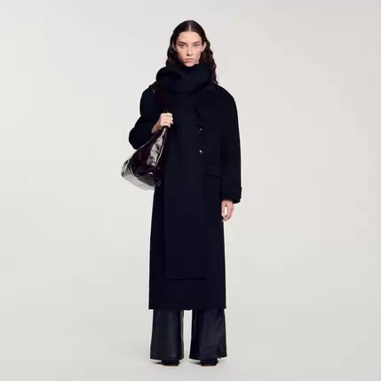 Manteau écharpe oversized en laine offre à 595€ sur Sandro