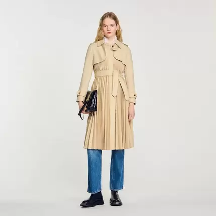 Trench plissé à ceinturer offre à 525€ sur Sandro