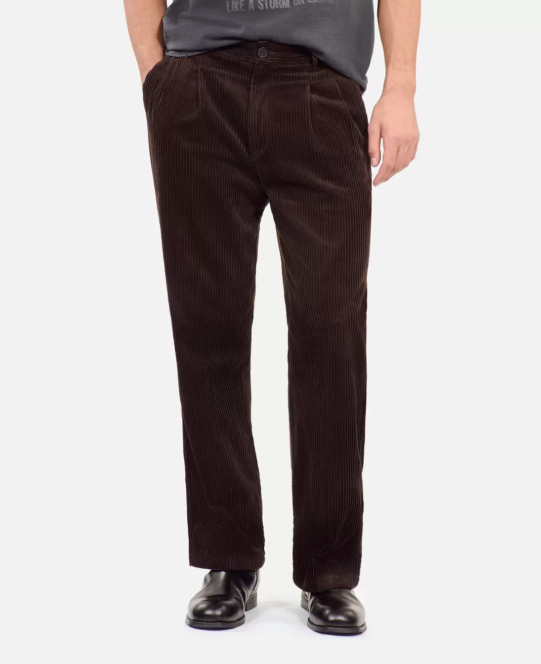 Pantalon en velours côtelé marron offre à 153€ sur The Kooples