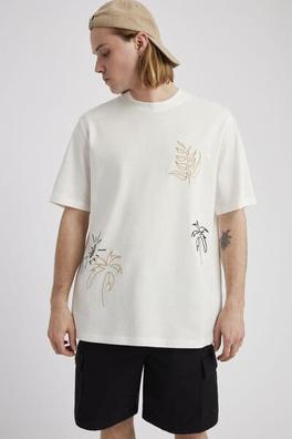 T-shirt brodé dessin trait offre à 17,99€ sur Bizzbee