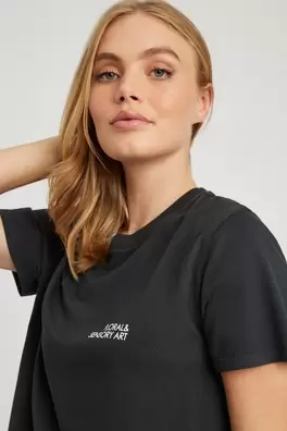 T-shirt dévalé imprimé offre à 15,99€ sur Bizzbee