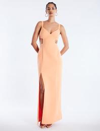 Kamilla Cutout Gown offre à 348€ sur BCBG Maxazria
