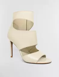 Surali Cut-Out Heel offre à 299€ sur BCBG Maxazria