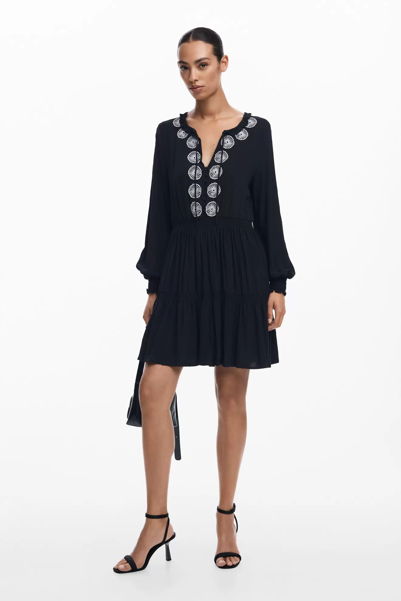 Robe mini détails offre à 62,96€ sur Desigual