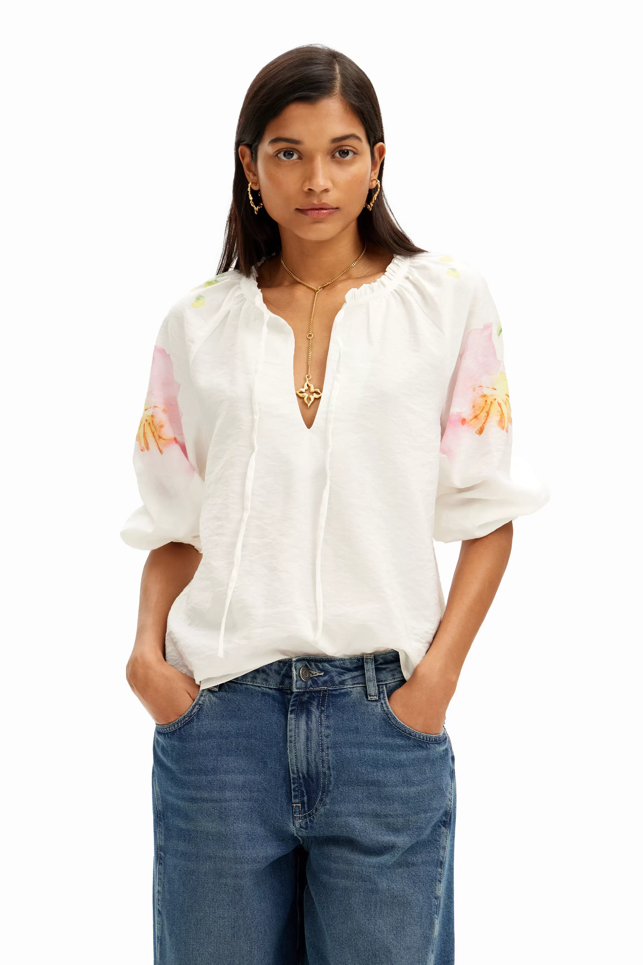 Blouse légère avec motif de fleurs aquarelle. offre à 79,95€ sur Desigual