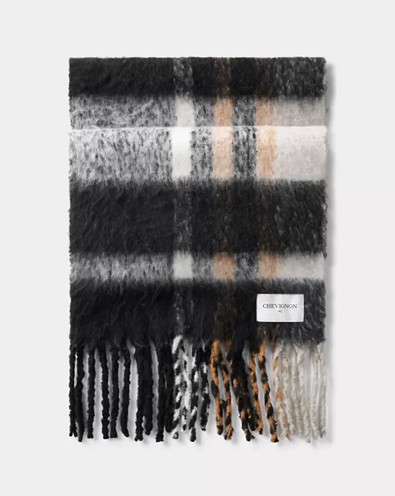 Écharpe big scarf noir offre à 60€ sur Chevignon