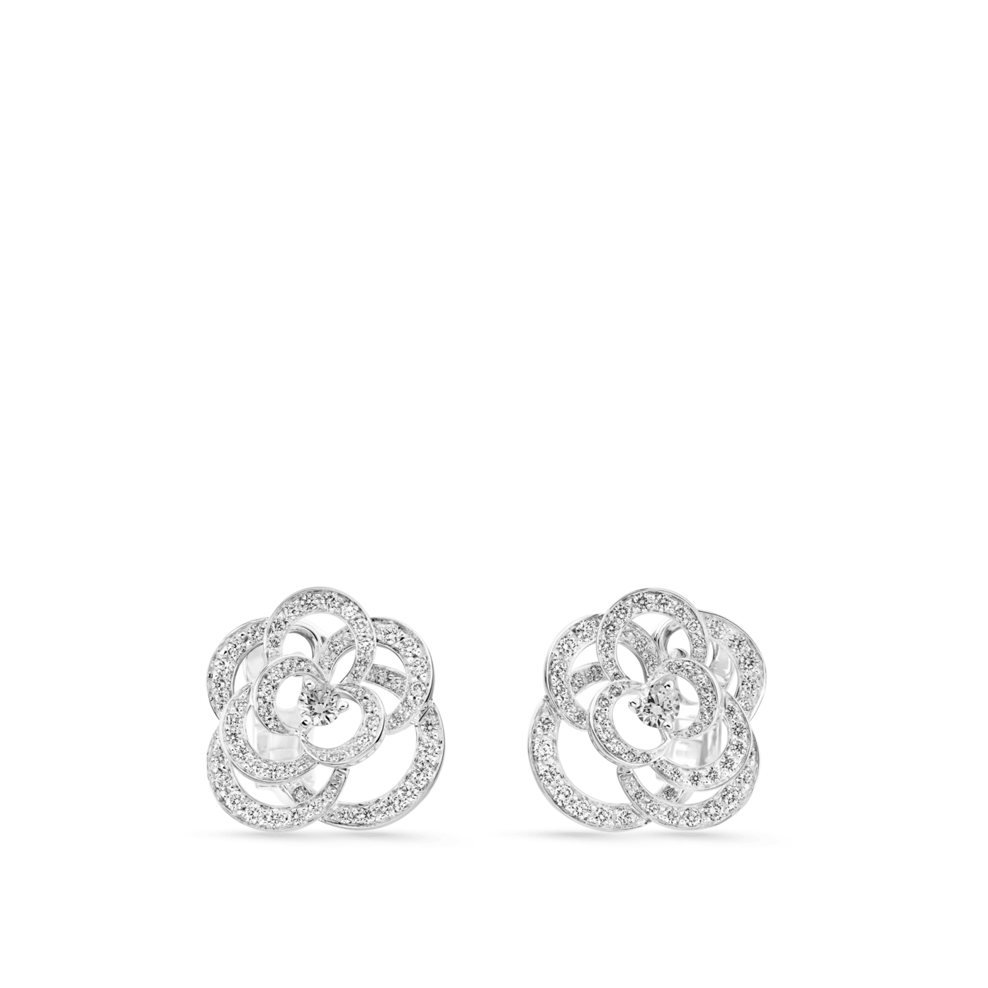 Boucles d’oreilles Fil de Camélia offre à 18500€ sur Chanel