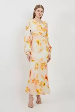 Delicate Floral Satin Cold Shoulder Draped Midi Dress offre à 350€ sur Karen Millen