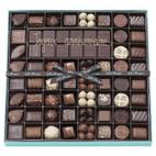 Boite chocolats assortis et tablette chocolat noir 80% personnalisée offre à 54,8€ sur Jeff de Bruges