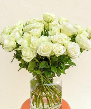 Brassée de roses blanches offre à 44,9€ sur Au nom de la rose